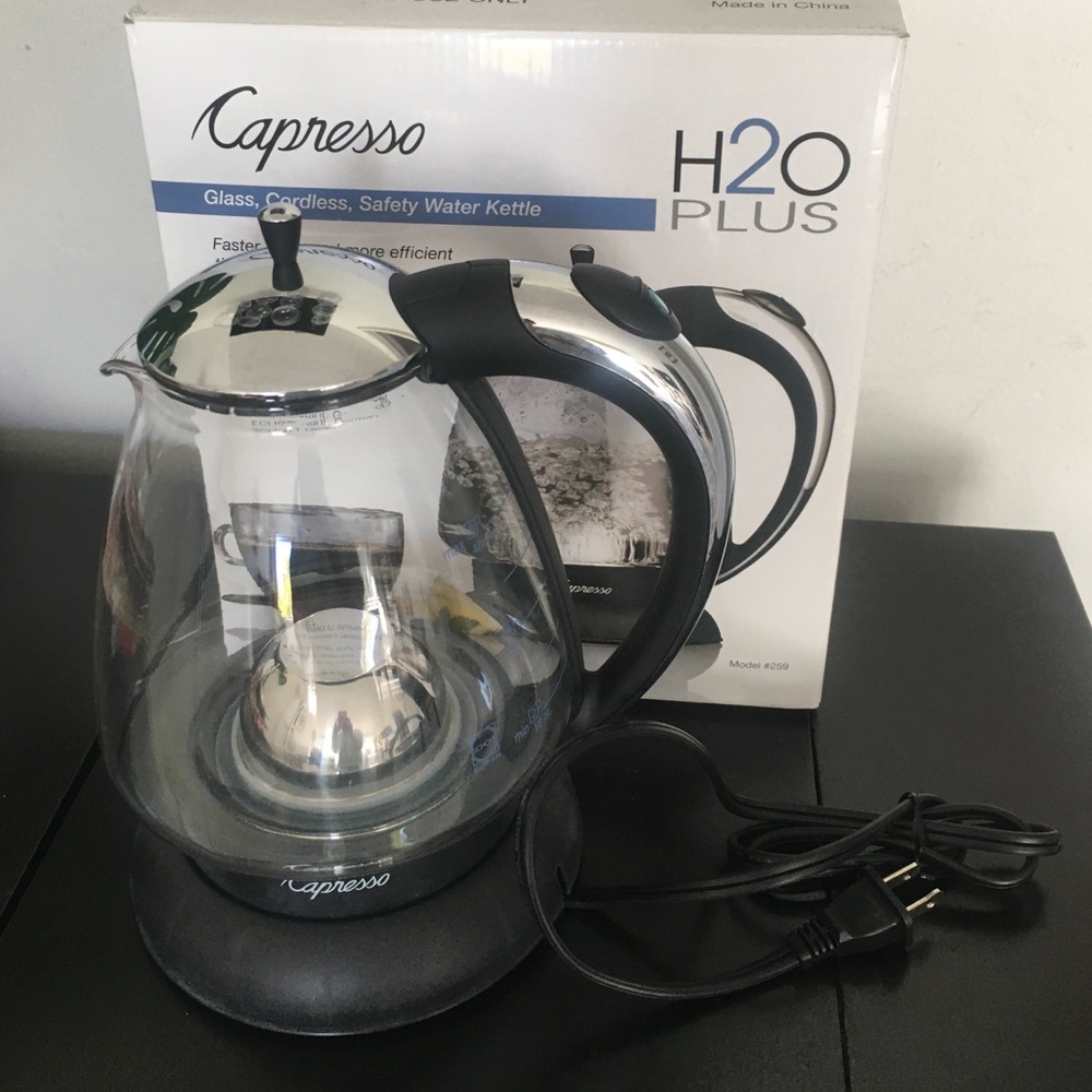 Capresso 259 H2O Plus Glass Water Kettle, Chrome - Picture 8 of 9